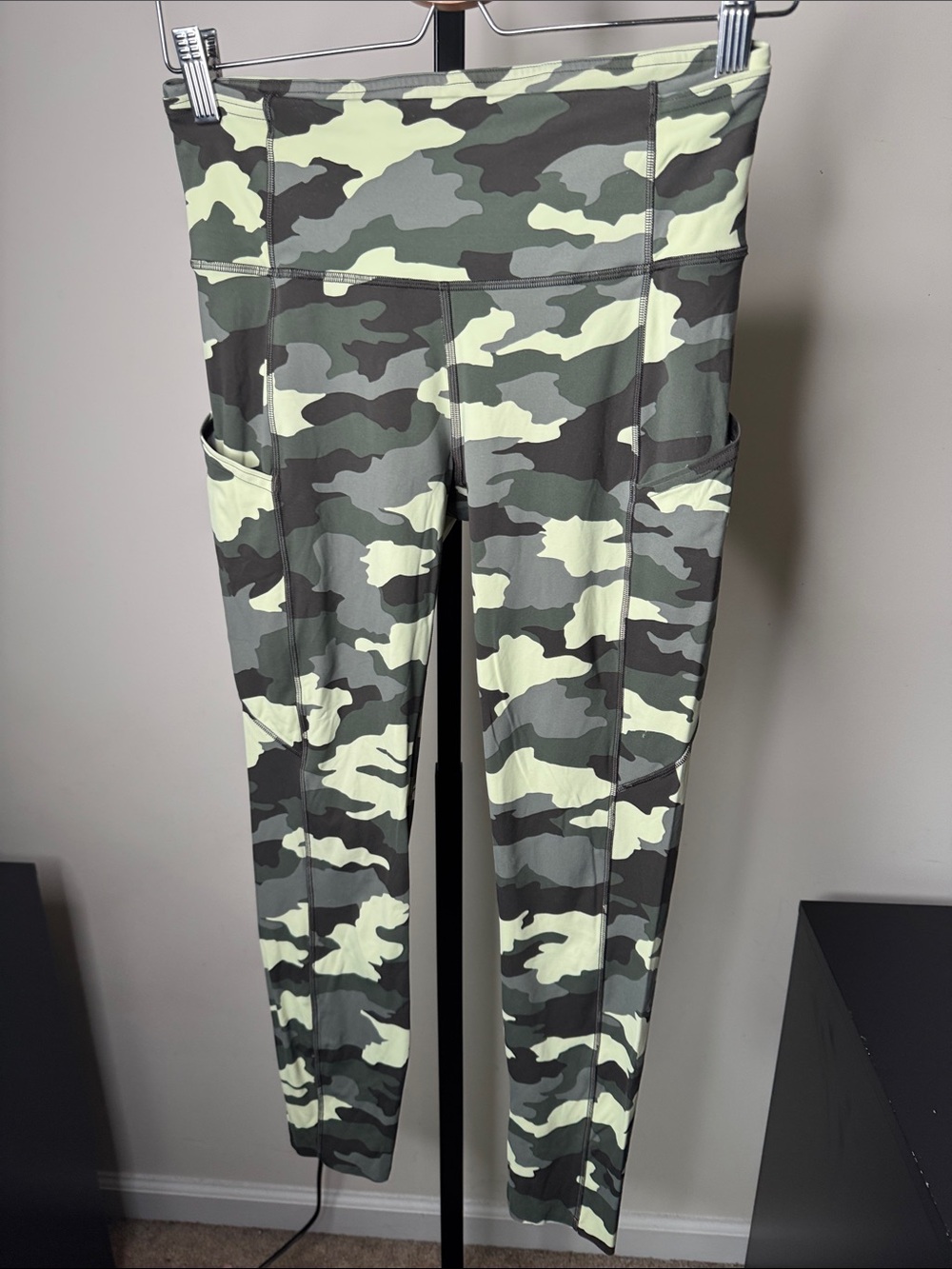 lululemon athletica Women's Camo Ankle Leggings in Green & Black